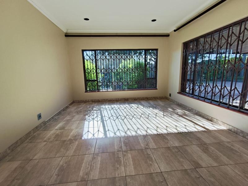 4 Bedroom Property for Sale in Schoongezicht Western Cape
